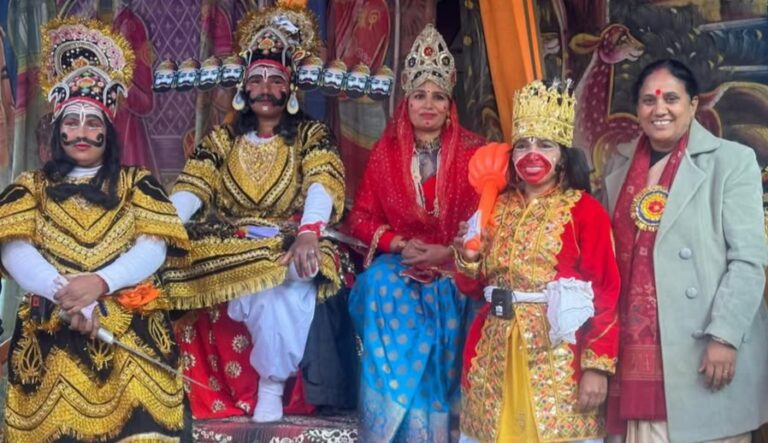 ऊखीमठ : रामलीला में महिला पात्रों द्वारा शानदार रावण – अंगद संवाद ने दर्शकों को बांधे रखा