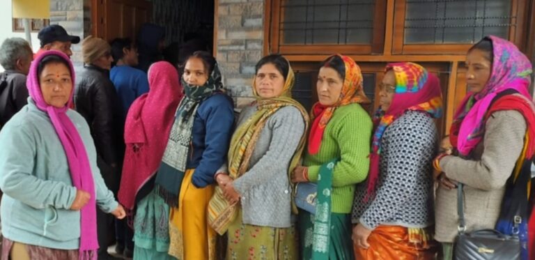 जोशीमठ : हंस फाउंडेशन सतपुली द्वारा जोशीमठ में निःशुल्क नेत्र जांच शिविर आयोजित, सैकड़ों मरीजों ने लिया लाभ