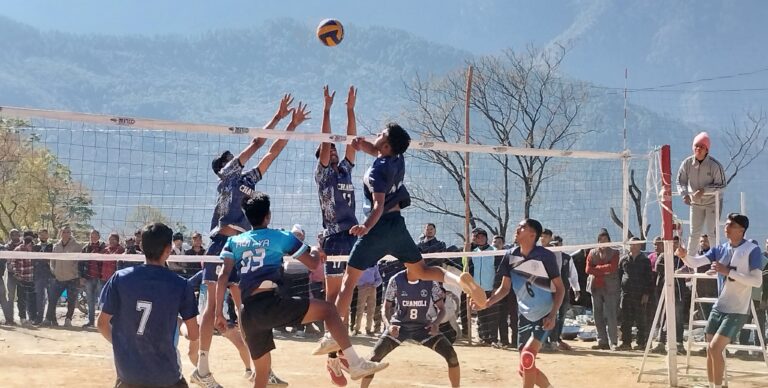 पीपलकोटी : वॉलीबॉल में गोपेश्वर ने देहरादून को हराकर सेमीफाइनल में बनाई जगह