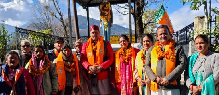 ऊखीमठ : नगर पंचायत अध्यक्ष पद के लिए भाजपा, कांग्रेस और निर्दलीय प्रत्याशी ने किया नामांकन