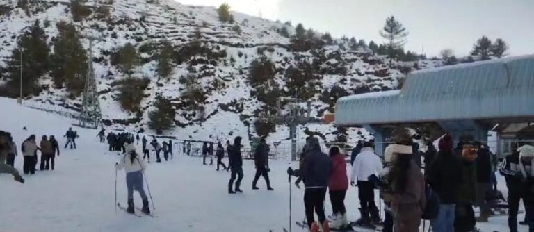 औली : हिमक्रीडा स्थल औली पर्यटकों से हुआ गुलजार, 1186 पर्यटकों ने चियर लिफ्ट का उठाया लुत्फ़
