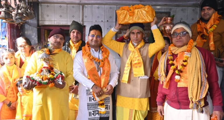 गौचर : प्रधानाचार्य स्वर्गीय रविन्द्र नाथ खत्री की पुण्यतिथि पर महिलाओं की जल कलश शोभायात्रा से प्रारंभ हुआ श्रीमद् भागवत कथा