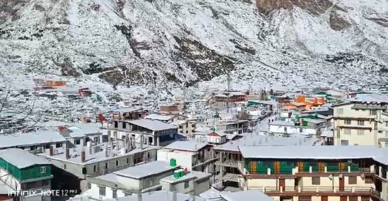 जोशीमठ: बदरीनाथ धाम में बर्फबारी के बाद मौसम हुआ खुशनुमा