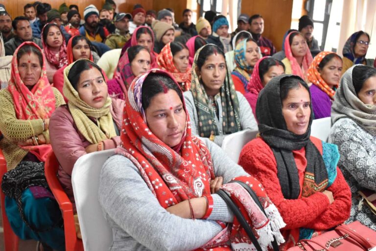 गोपेश्वर : वनाग्नि की रोकथाम के लिए सामूहिक प्रयास जरूरी : डीएम संदीप तिवारी 