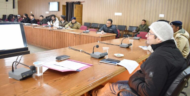 चमोली : दुर्घटना स्थल पर सुरक्षात्मक कार्य करने की झूठी जानकारी देने पर डीएम ने दो सहायक अभियंता के निलंबन के दिए निर्देश