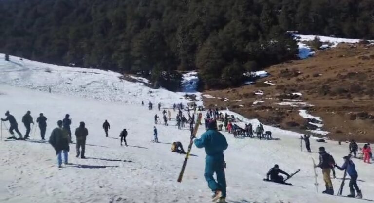 औली : नववर्ष में 20 हजार पर्यटकों ने किया औली का दीदार