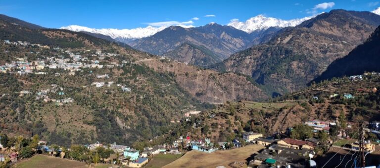 ऊखीमठ : तुंगनाथ घाटी में मौसम के अनुकूल बर्फबारी होने से पर्यटकों से हुआ गुलजार