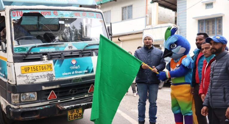 चमोली : राष्ट्रीय खेलों के शुभंकर मौली वाहन को डीएम ने हरी झंडी दिखाकर किया रवाना