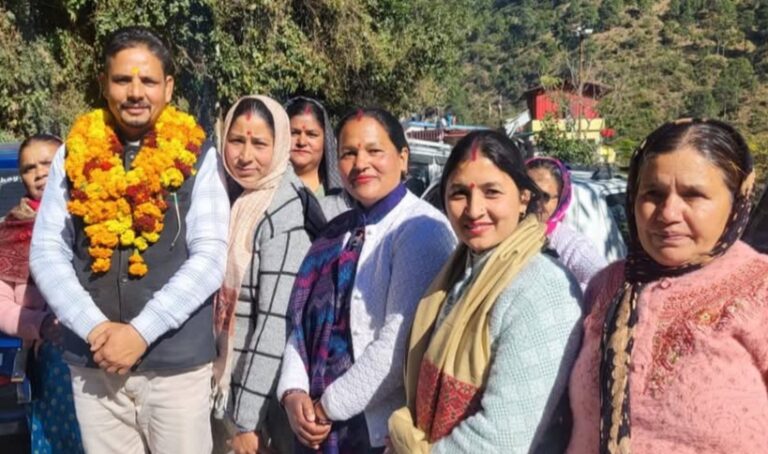 गौचर : डॉ. धन सिंह रावत ने भाजपा प्रत्याशी को मांगे वोट,  निर्दलीय प्रत्याशी सुनील पंवार ने भी जनसंपर्क किया तेज