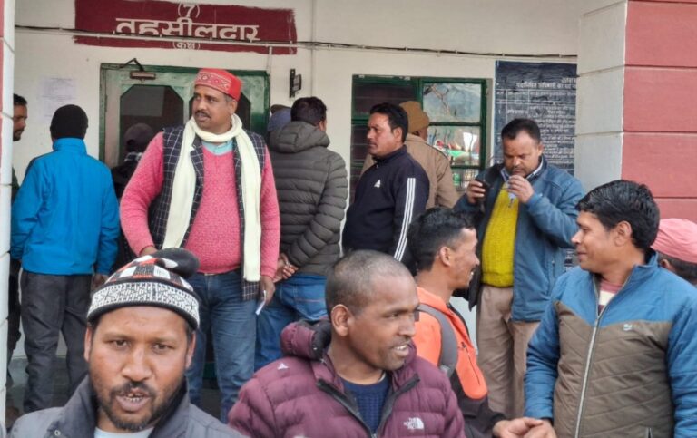 ऊखीमठ : केदारनाथ आपदा प्रभावित घोड़े – खच्चर संचालकों को मुआवजा न मिलने पर किया धरना-प्रदर्शन