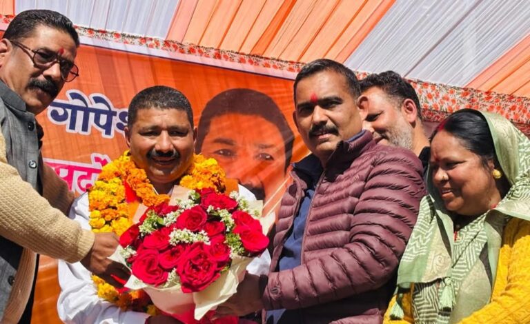 गोपेश्वर : पालिका अध्यक्ष संदीप रावत के साथ सभी सभासदों ने ली शपथ