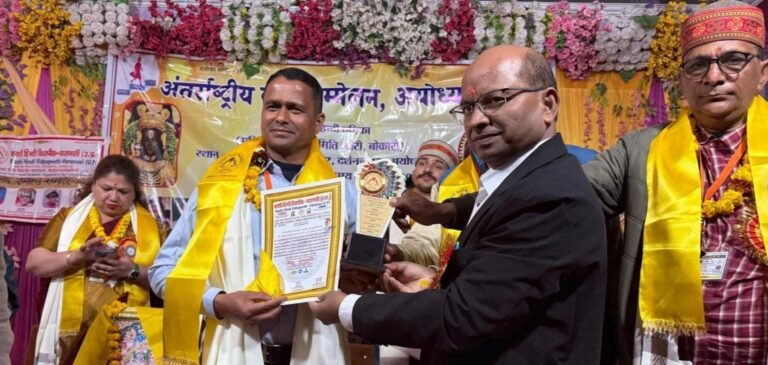 ऊखीमठ : रुद्रप्रयाग चन्द्रनगर के शिक्षक और कवि नन्दन राणा “नवल” हुए मानद उपाधि से सम्मानित