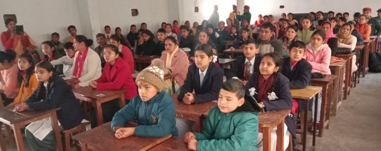 गौचर : अखिल विश्व गायत्री परिवार शान्ति कुंज हरिद्वार ने छात्र – छात्राओं को किया सम्मानित