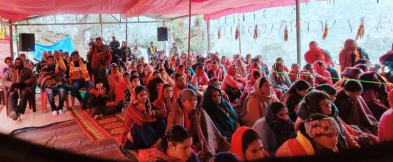 ऊखीमठ : सोमेश्वर महादेव मंदिर में आयोजित शिव महापुराण में भक्तों की उमड़ी भीड़