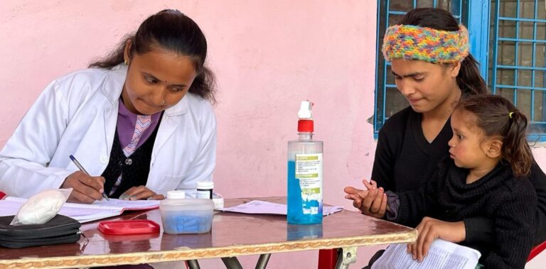 ऊखीमठ : सेवा इंटरनेशनल द्वारा मनसूना गांव में आयोजित स्वास्थ्य शिविर में 146 रोगियों का किया गया स्वास्थ्य परीक्षण