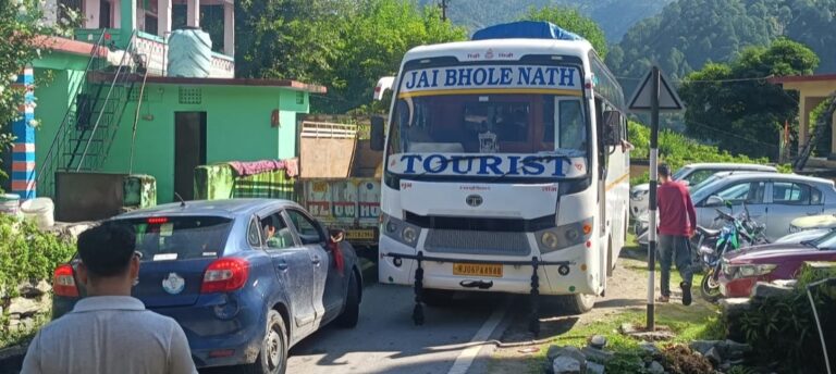 चमोली : बारिश को देखते हुए आज से नंदप्रयाग – सैकोट चमोली से होगी वाहनों की आवाजाही