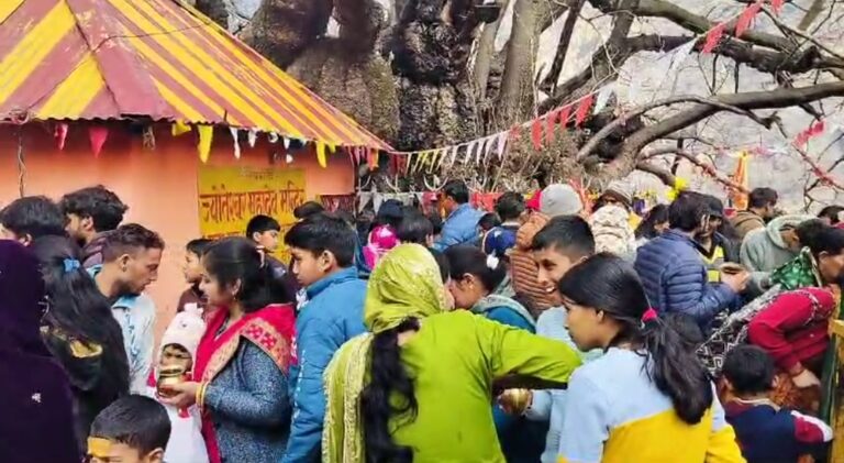 जोशीमठ : महाशिवरात्रि पर्व पर सीमांत के मंदिरों में उमड़ी श्रद्धालुओं की उमड़ी भीड़