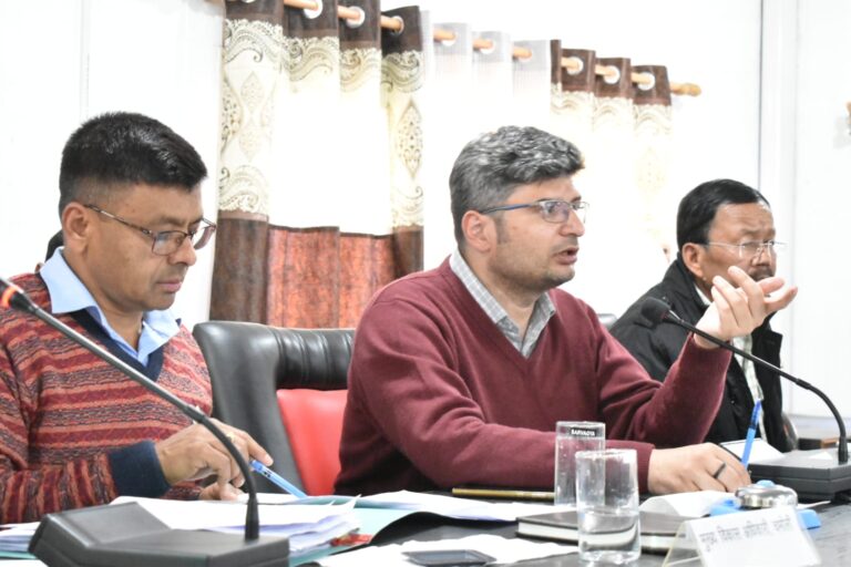 जोशीमठ : तहसील दिवस में बिजली, पानी, सड़क और बंदर-लंगूरों का मामला रहा छाया