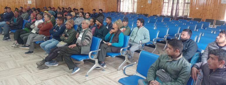 ऊखीमठ : केदारनाथ यात्रा मार्ग दुकानदारों ने मांगों को लेकर सीएम को भेजा ज्ञापन