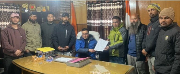 जोशीमठ : औली में पर्यटकों की रोक से व्यवसायों में नाराजगी, सीएम को भेजा ज्ञापन