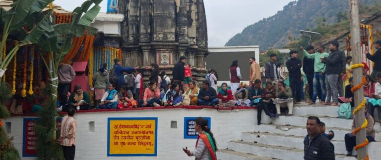 ऊखीमठ : ओंकारेश्वर मन्दिर में शीतकालीन यात्रा में 17 हजार से अधिक श्रद्धालुओं ने किए दर्शन