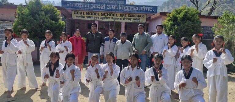 गौचर : राउप्रावि गौचर की छात्राओं ने सीखे आत्मरक्षा के गुर