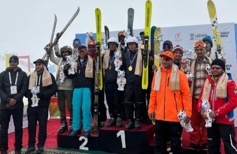 गुलमर्ग : खेलों इंडिया नेशनल विंटर गेम्स में आज उत्तराखंड ने झटका सिल्वर मेडल