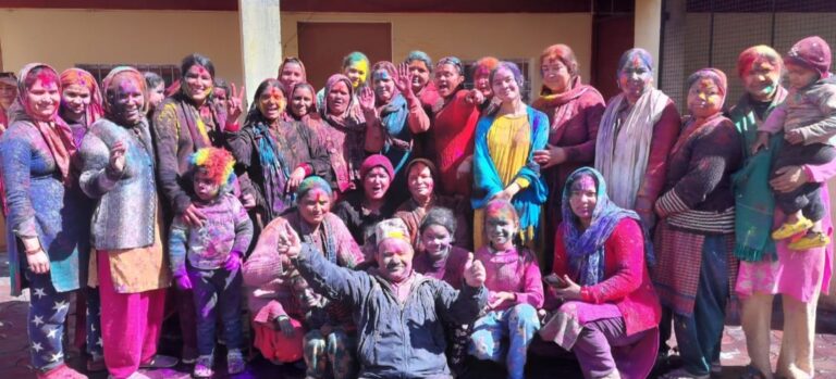 जोशीमठ : सीमांत जोशीमठ में होलियारों ने होली गीतों के साथ मनाया रंगोत्सव