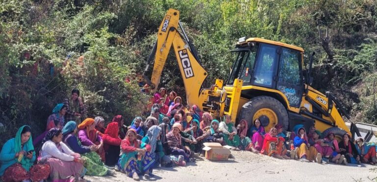 ऊखीमठ : रूद्रपुर के ग्रामीणों ने किया पिटकुल निर्माण कार्य का विरोध, पुलिस के खिलाफ की नारेबाजी!