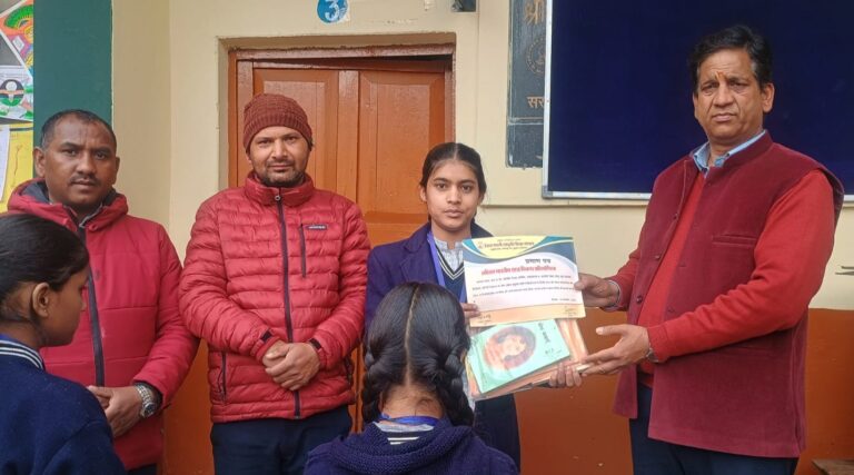 जोशीमठ : अनुष्का सती ने अखिल भारतीय निबंध प्रतियोगिता में राष्ट्रीय स्तर पर किया प्रथम स्थान प्राप्त 