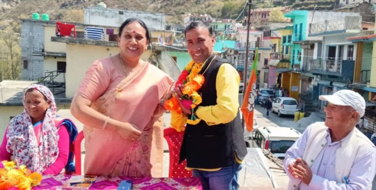 ऊखीमठ : केदारनाथ विधायक आशा नौटियाल ने तल्ला नागपुर क्षेत्र का भ्रमण कर सुनी जनसमस्याएं  