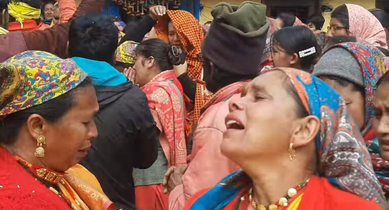 पीपलकोटी : स्यूंण सोमेश्वर महादेव भावुक क्षणों के साथ गर्भगृह में हुए विराजमान, ध्याणिंयों की आंखें छलक उठी, हजारों भक्त बने साक्षी