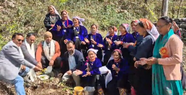 चमोली : अंतरराष्ट्रीय महिला दिवस पर चिपको जननी गौरा देवी को याद कर किया पौधरोपण
