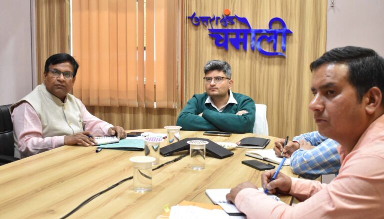 चमोली : जिलाधिकारी ने की बदरीनाथ मास्टर प्लान कार्यों की समीक्षा