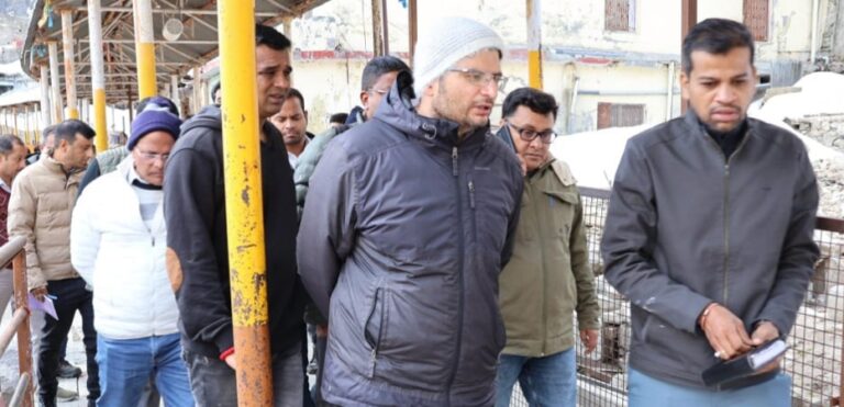 चमोली : जिलाधिकारी ने बदरीनाथ धाम यात्रा व्यवस्थाओं का लिया जायजा, दिए आवश्यक दिशा निर्देश