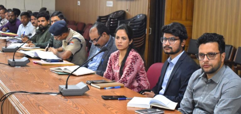 चमोली : राजजात यात्रा तैयारियों को लेकर डीएम ने ली समीक्षा बैठक