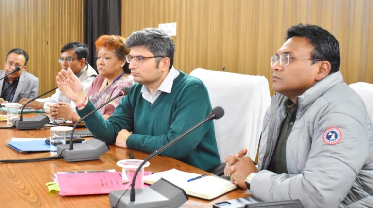 चमोली : चारधाम यात्रा की सभी व्यवस्थाएं 25 अप्रैल तक चाक-चौबंद करें : सचिव