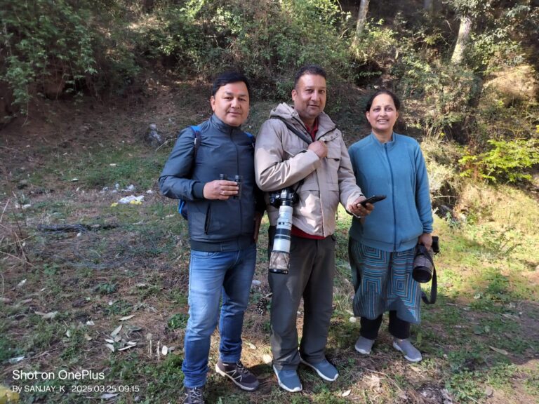 ज्योतिर्मठ : पक्षी प्रेमियों ने पक्षियों का अवलोकन कर मनाया स्थानिक पक्षी दिवस ग्लोबल बिग डे 