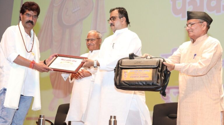 चमोली : वरिष्ठ पत्रकार जगदीश पोखरियाल हुए सम्मानित