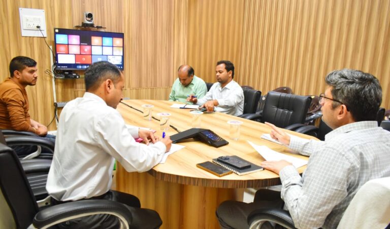 गोपेश्वर : जिलाधिकारी ने मानसून सीजन की तैयारियों को लेकर अधिकारियों को दिए निर्देश