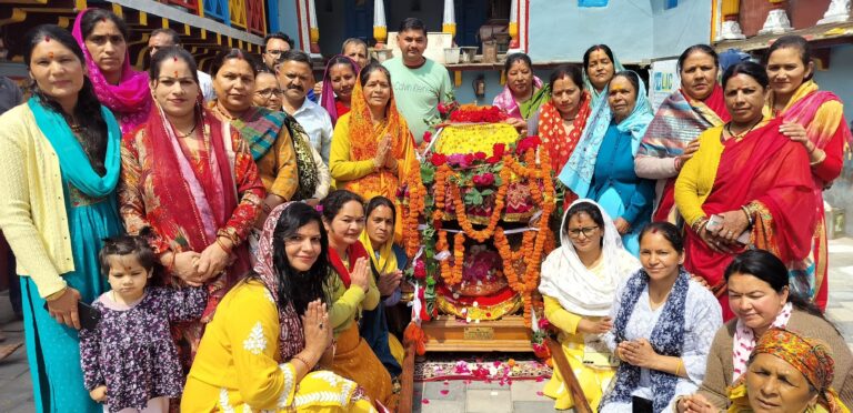 ज्योर्तिमठ : बदरी विशाल के जयकारों के साथ शंकराचार्य गद्दी, गाडू घड़ा और रावल नृसिंह मंदिर से पांडुकेश्वर को हुआ रवाना