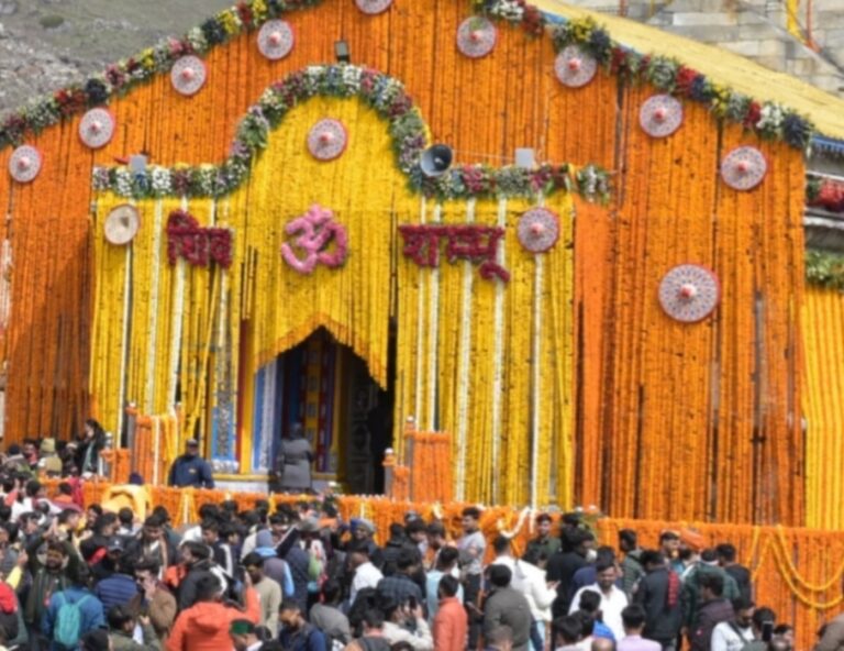 केदारघाटी : केदारनाथ धाम के कपाट पुष्प वर्षा के साथ श्रद्धालुओं के लिए खुले, प्रधानमंत्री के नाम हुई पहली पूजा