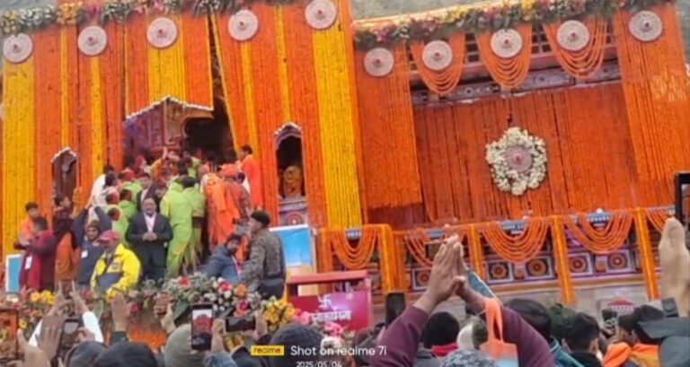 बदरीनाथ : भू-बैकुंठ बदरीनाथ धाम के कपाट श्रद्धालुओं के लिए खुले, सीएम धामी ने भी किए नारायण के दर्शन