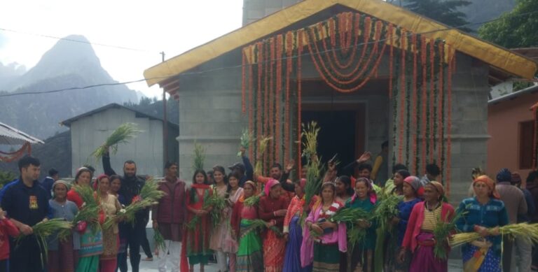 ज्योर्तिमठ : भविष्य बदरी के कपाट भी श्रद्धालुओं के लिए खुले, ग्रामीणों ने नया अनाज गेहूं किए अर्पित