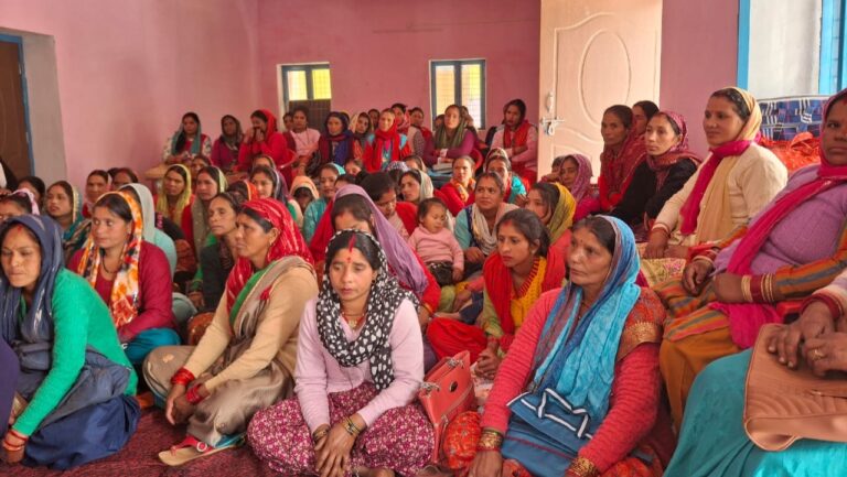 ऊखीमठ : महिलाओं को अपने अधिकारों व सरकार की योजनाओं का लाभ के लिए स्वयं आगे आना होगा : अनुष्का