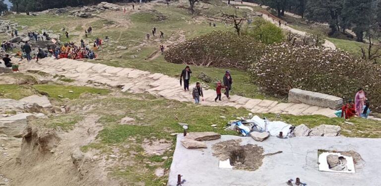 ऊखीमठ : तुंगनाथ यात्रा पड़ावों पर पेयजल, शौचालय व गंदगी का अंबार, तीर्थयात्रियों को हो रही परेशानी