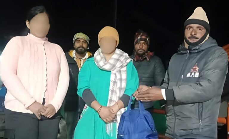 ईमानदारी : बदरीनाथ में पर्यावरण मित्र ने महिला तीर्थयात्री का लाखों का बैग लौटाया