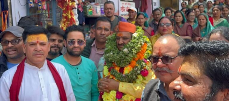 बदरीनाथ : बदरीनाथ धाम में प्रत्येक श्रद्धालुओं को सुगमता से हो रहे हैं बदरी विशाल के दर्शन : ऋषि प्रसाद सती