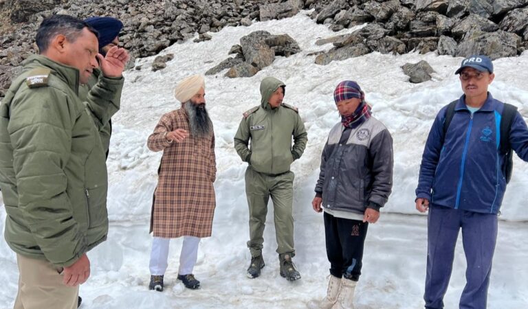 गोविंदघाट : हेमकुंड साहिब के कपाट खोलने की तैयारियां हुई तेज, सजने लगे गुरूद्वारे  