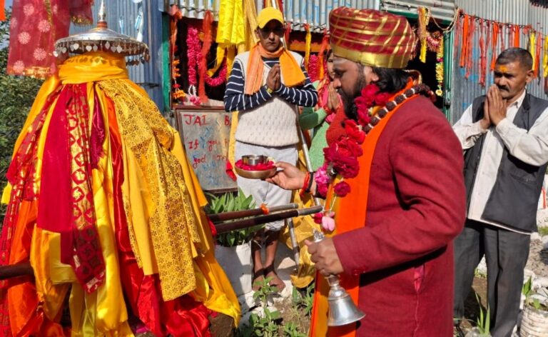 ऊखीमठ : भगवान मद्महेश्वर की डोली अपने अंतिम पड़ाव गौण्डार गांव पहुंची, कल खुलेंगे कपाट